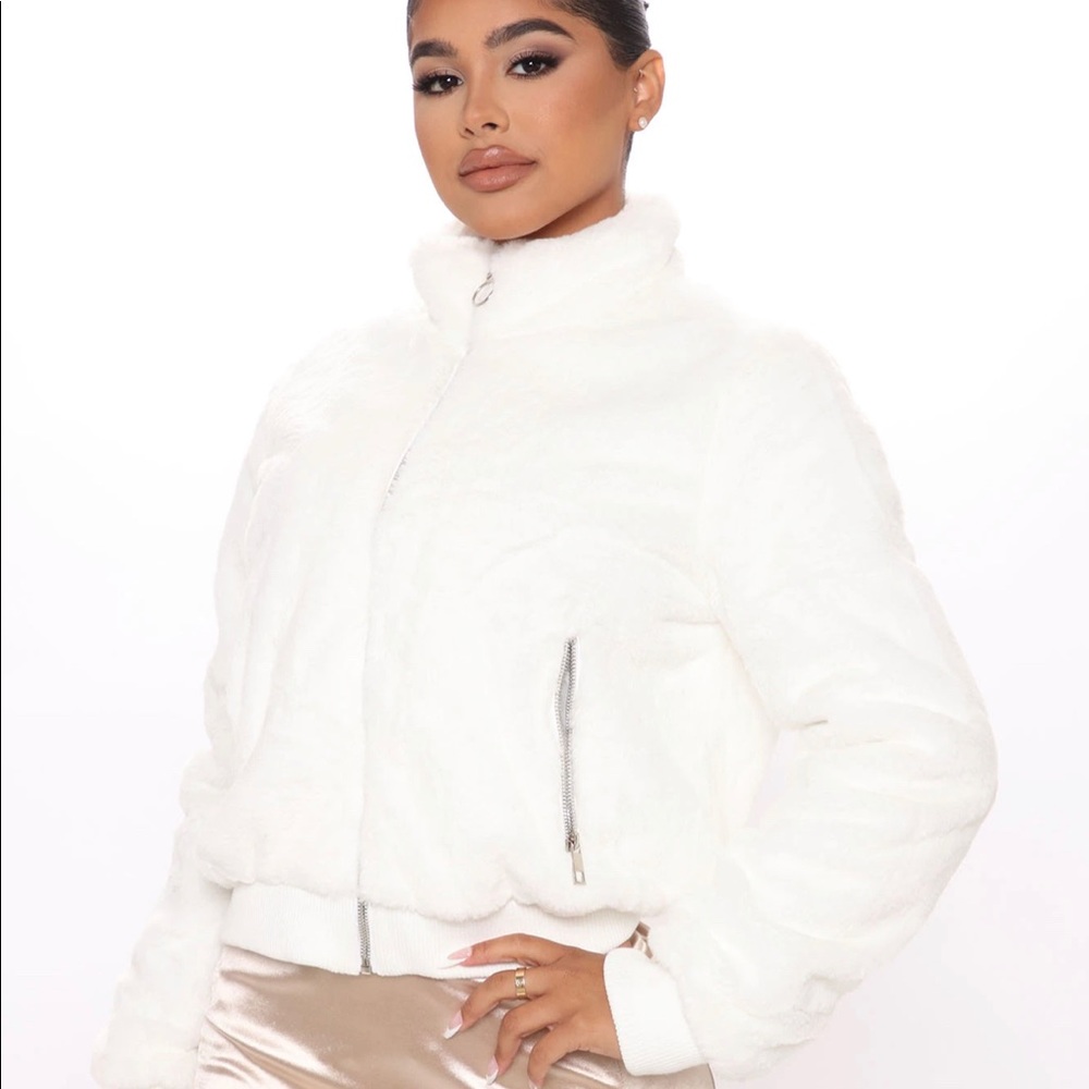 Andi Faux Fur Bomber Jacket White Medium ✨